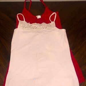 Set of 2 BKE lace tanks red and white